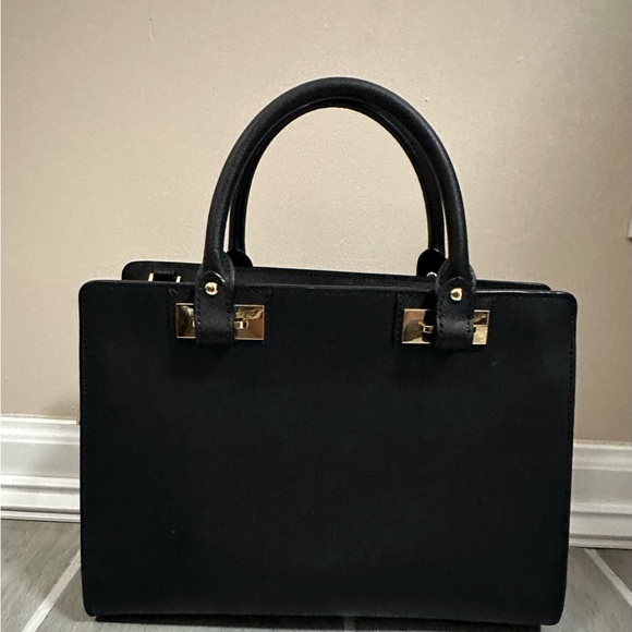 Michael Kors Hangbag - Picture 2 of 5